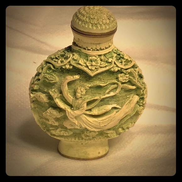 Vintage Well Carved Cinnabar Snuff Bottle - Picture 2 of 8
